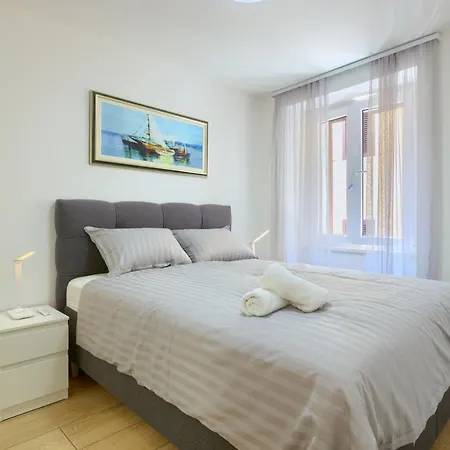 Tale - Brand New In Pula's Old Town, With Free Netflix And Wi-fi * 풀라