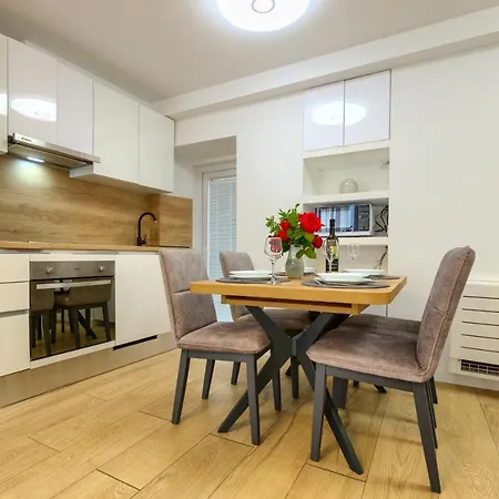 Tale - Brand New In Pula's Old Town, With Free Netflix And Wi-fi Apartmán