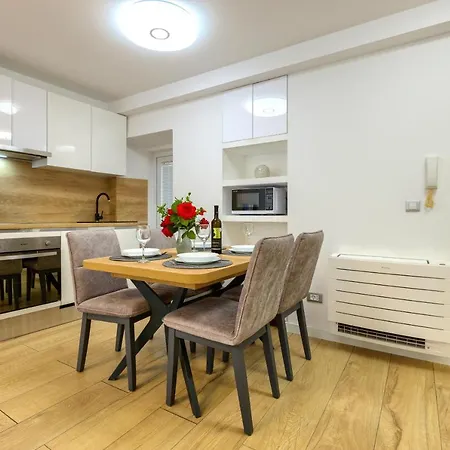 아파트 Tale - Brand New In Pula's Old Town, With Free Netflix And Wi-fi *