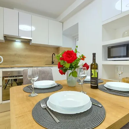 Tale - Brand New In Pula's Old Town, With Free Netflix And Wi-fi 아파트