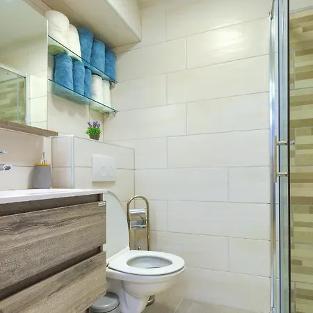 Tale - Brand New In Pula's Old Town, With Free Netflix And Wi-fi *