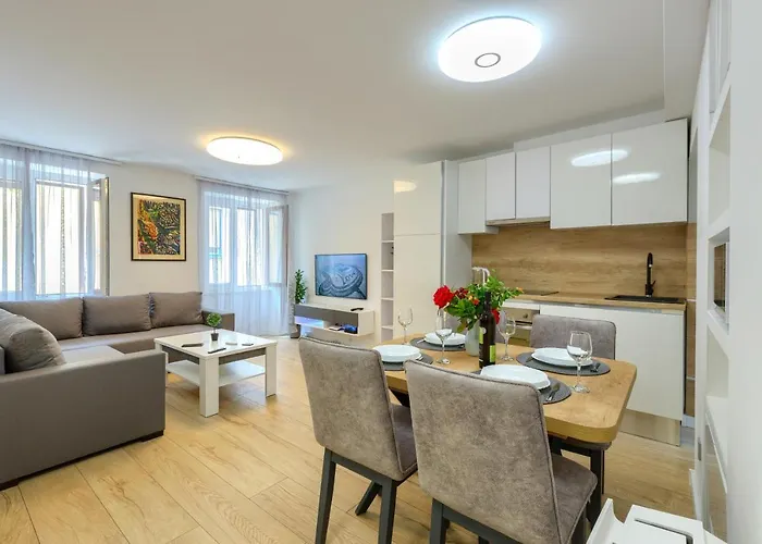Tale - Brand New In Pula's Old Town, With Free Netflix And Wi-fi * Póla