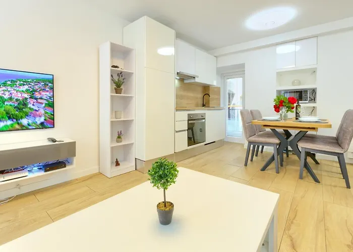 Tale - Brand New In Pula's Old Town, With Free Netflix And Wi-fi Appartamento *