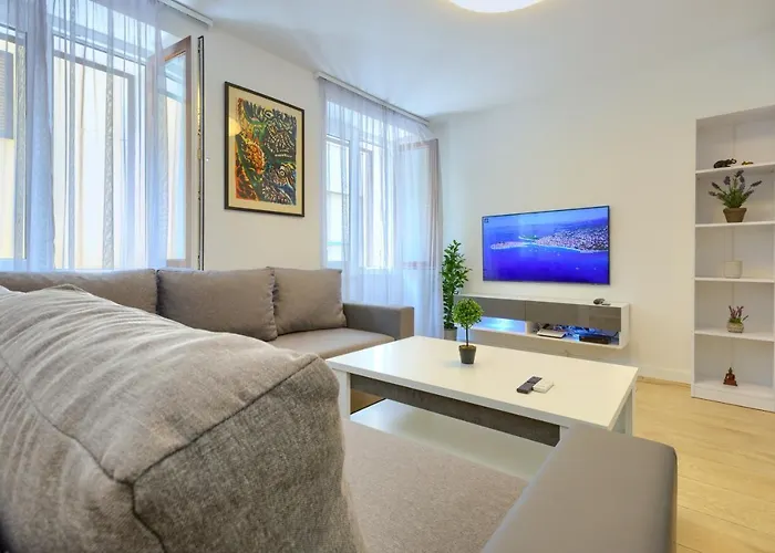 Tale - Brand New In Pula's Old Town, With Free Netflix And Wi-fi Appartamento Pola
