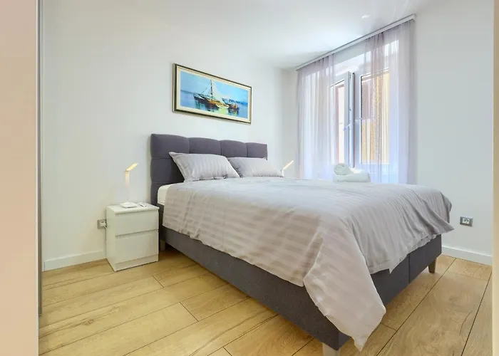 Tale - Brand New In Pula's Old Town, With Free Netflix And Wi-fi Apartman