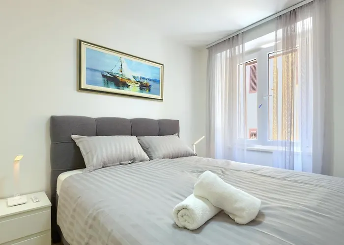 Tale - Brand New In Pula's Old Town, With Free Netflix And Wi-fi Apartman