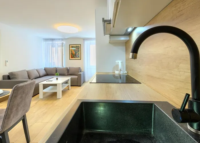 Tale - Brand New In Pula's Old Town, With Free Netflix And Wi-fi Appartamento *