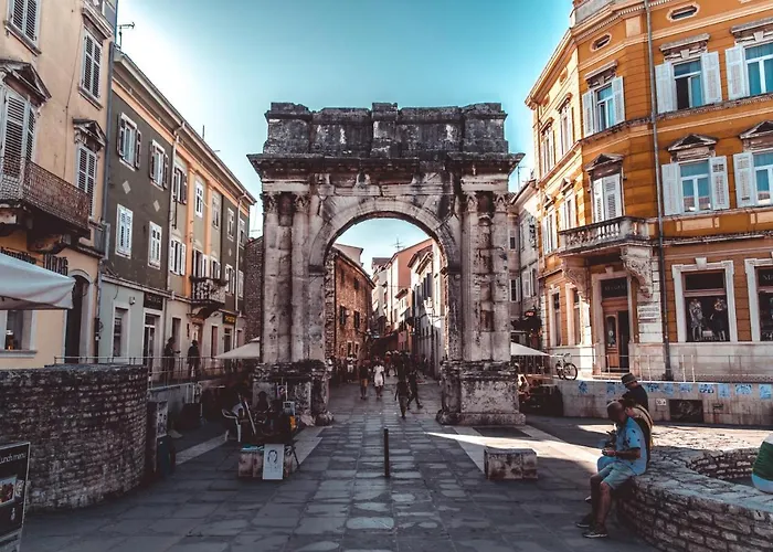 Tale - Brand New In Pula's Old Town, With Free Netflix And Wi-fi Apartman Póla