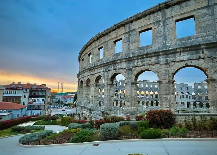 Appartamento Tale - Brand New In Pula's Old Town, With Free Netflix And Wi-fi *