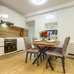 Tale - Brand New In Pula's Old Town, With Free Netflix And Wi-fi 아파트