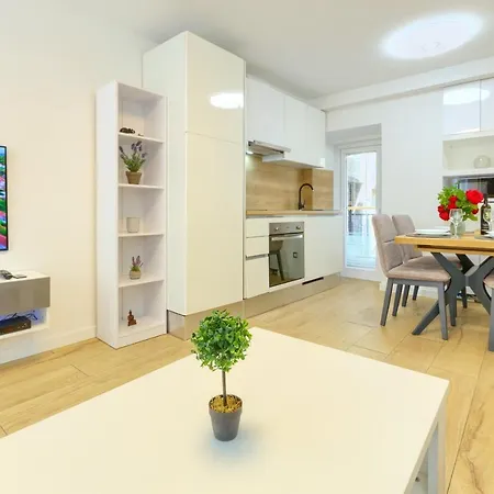Tale - Brand New In Pula's Old Town, With Free Netflix And Wi-fi Apartment *