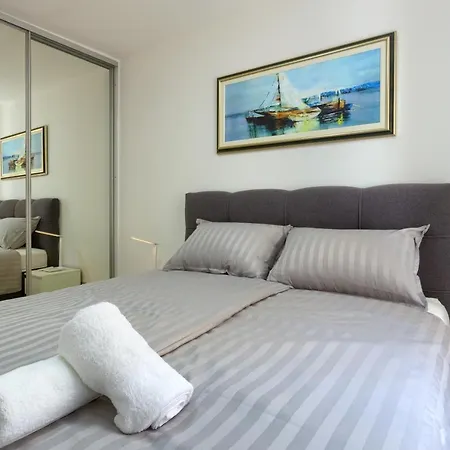 Tale - Brand New In Pula's Old Town, With Free Netflix And Wi-fi Appartement Pula