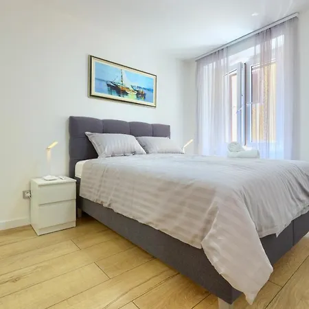 Tale - Brand New In Pula's Old Town, With Free Netflix And Wi-fi Apartment
