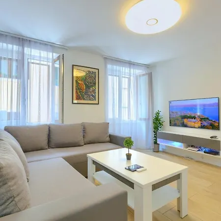 Tale - Brand New In Pula's Old Town, With Free Netflix And Wi-fi Apartment *