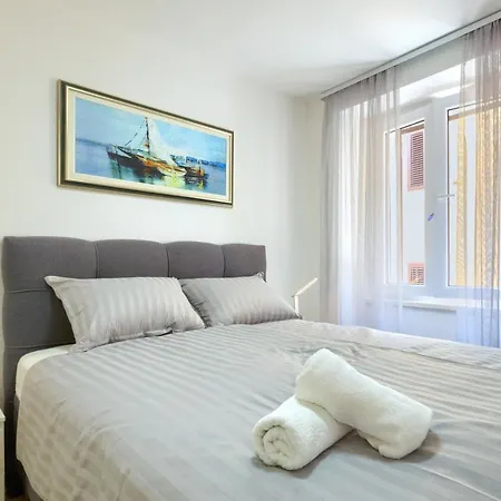 Tale - Brand New In Pula's Old Town, With Free Netflix And Wi-fi 아파트