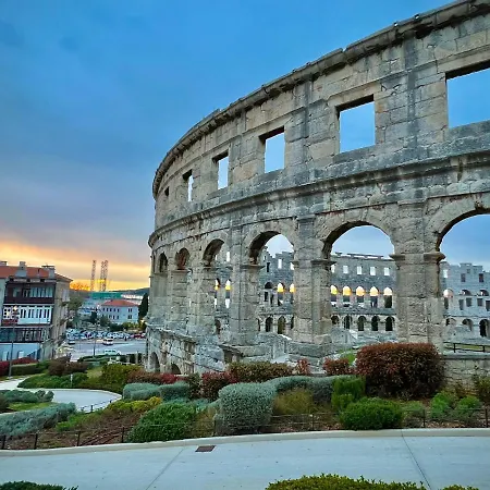 Apartment Tale - Brand New In Pula's Old Town, With Free Netflix And Wi-fi *