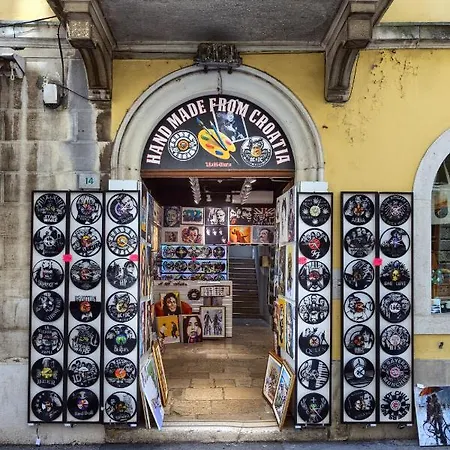 Apartment Tale - Brand New In Pula's Old Town, With Free Netflix And Wi-fi