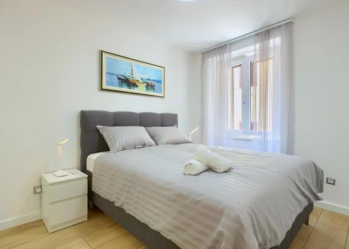 Tale - Brand New In Pula's Old Town, With Free Netflix And Wi-fi * Πούλα