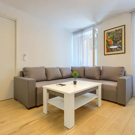 Tale - Brand New In Pula's Old Town, With Free Netflix And Wi-fi Apartman