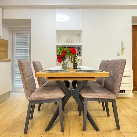 Tale - Brand New In Pula's Old Town, With Free Netflix And Wi-fi פולה
