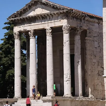 Tale - Brand New In Pula's Old Town, With Free Netflix And Wi-fi *